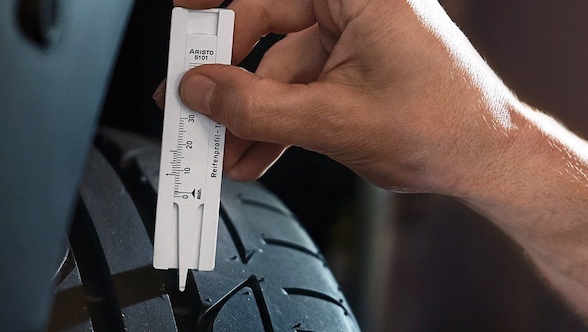 MINI-Wartungs-und-Inspektionsarbeiten-Raeder-und-Reifenservice-Peter-Nick-GmbH